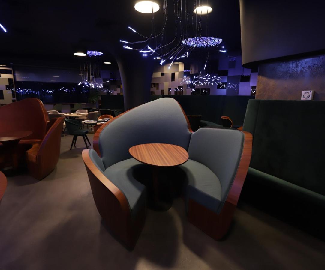 The Veil Hotel アスターナ エクステリア 写真 The interior of the restaurant