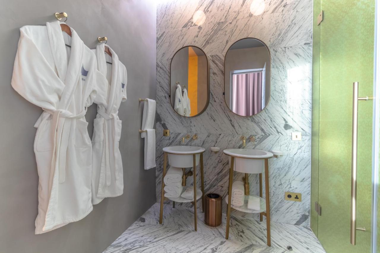 The Veil Hotel アスターナ エクステリア 写真 Bathroom