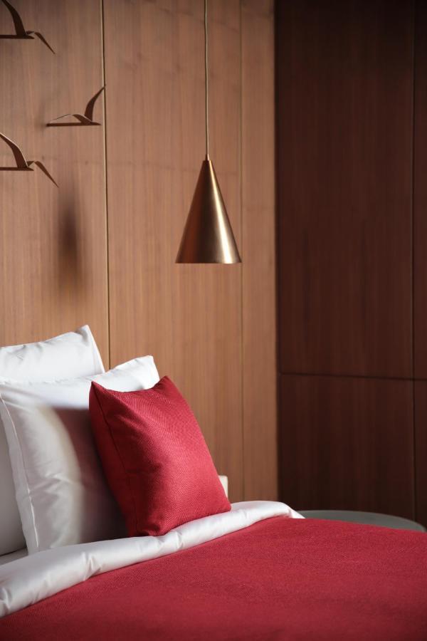 The Veil Hotel アスターナ エクステリア 写真 A pendant light